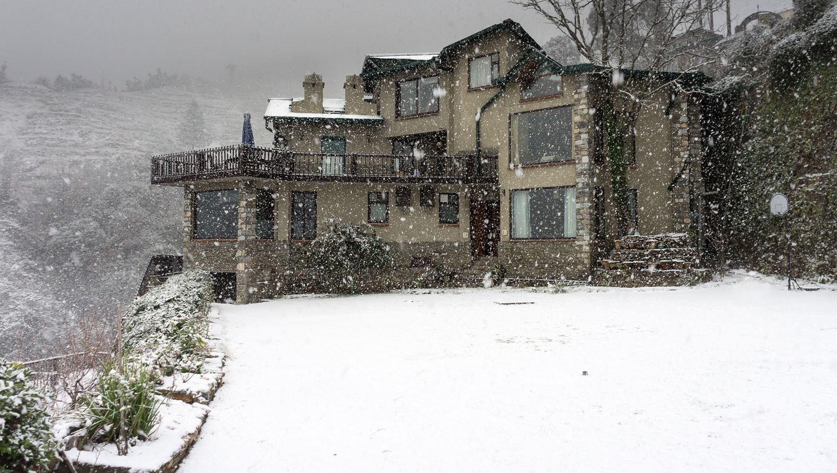 Snowfall at Soulitude Hotel